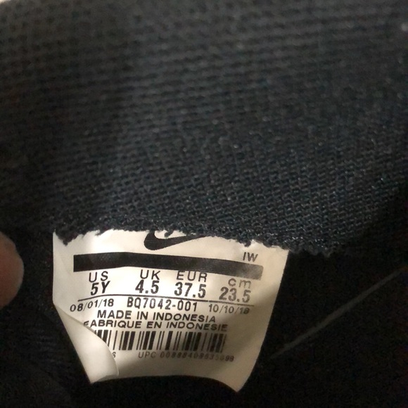 Nike Air Force Sneakers. Youth size 5Y - Picture 7 of 7